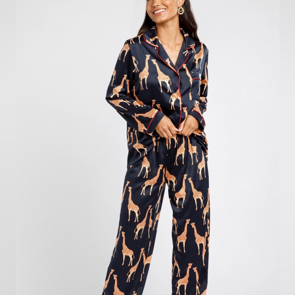 Giraffe Print Satin Pajama Set - Black